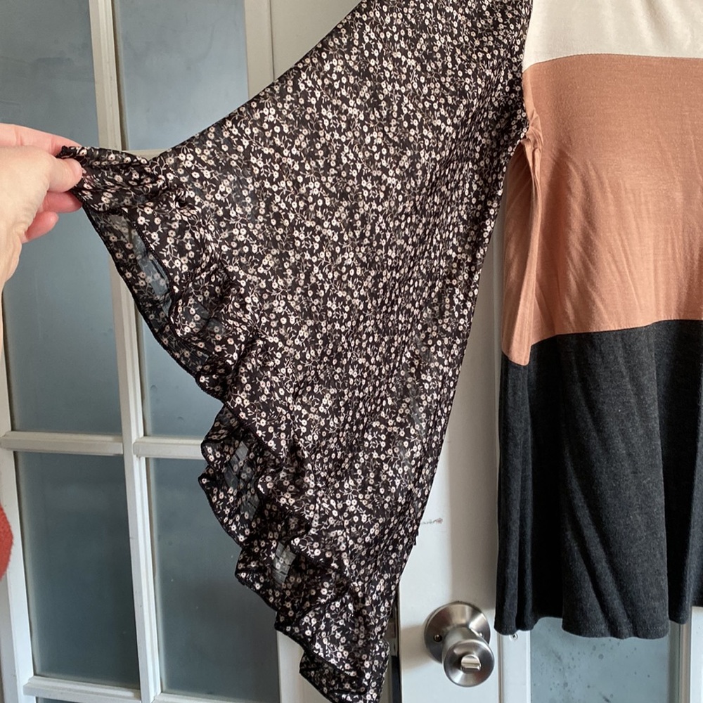 Women’s mixed media draped floral sleeve top - Picture 2 of 6